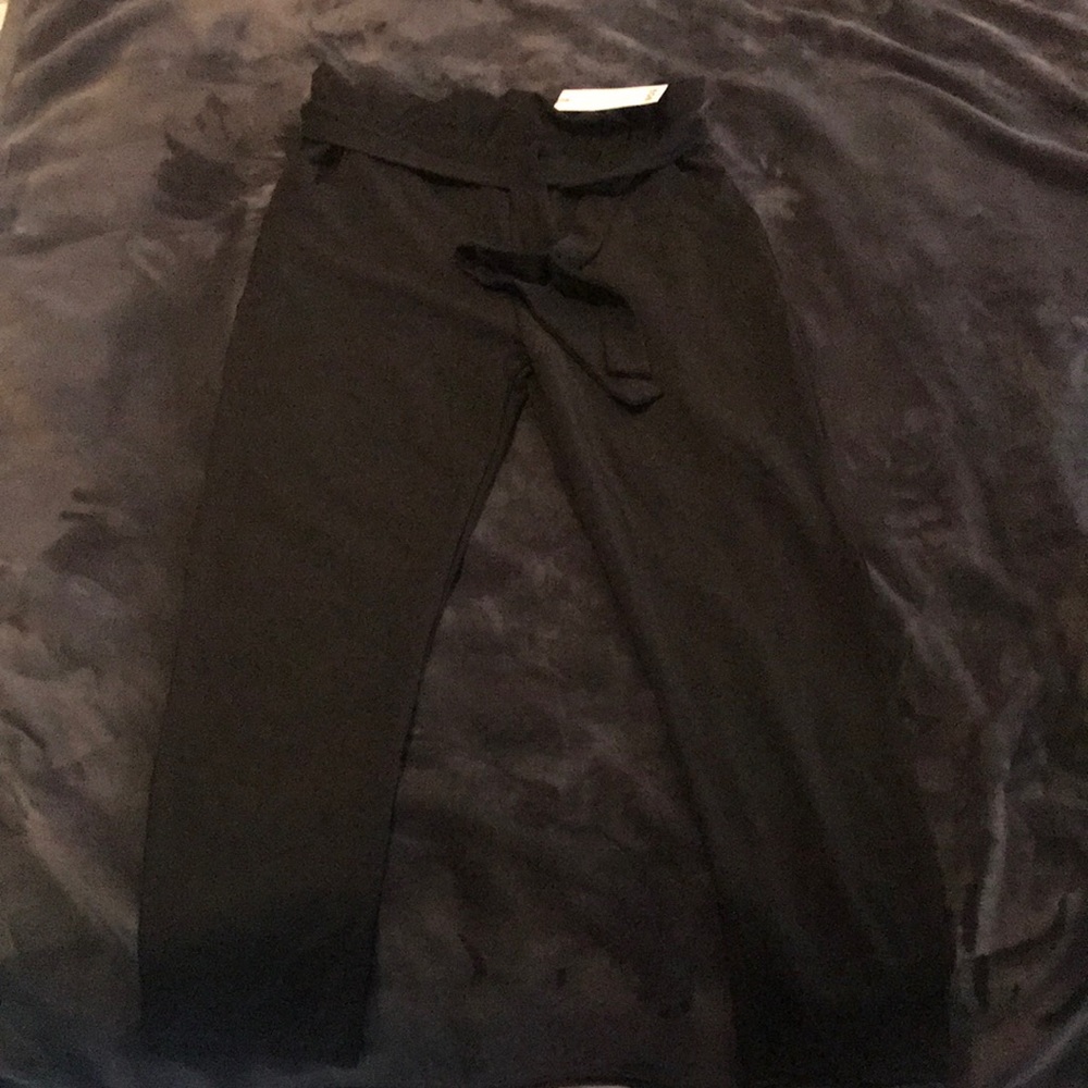 These adorable Boohoo Black Tie Twist Trouser pants Size10